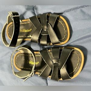 Little girl 11 black saltwater sandal